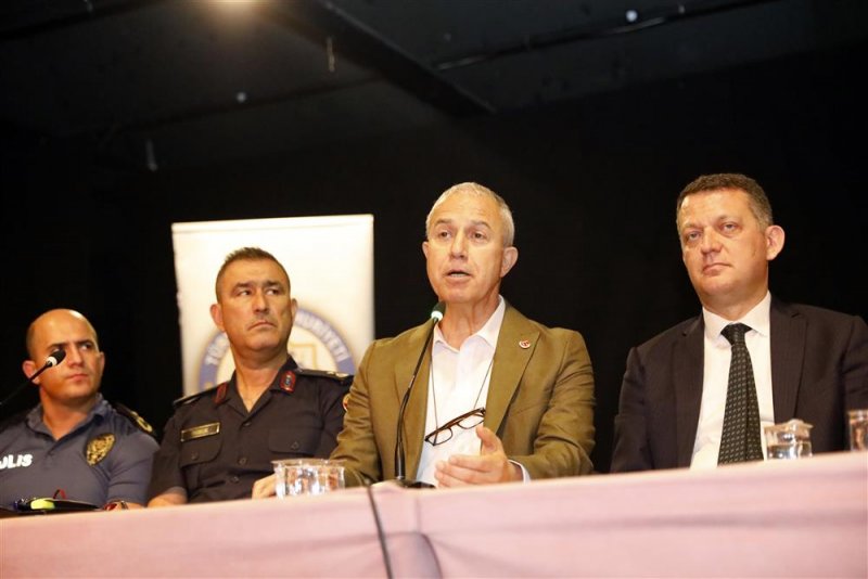 Başkan &ouml;z&ccedil;elik kurum amirleri ve muhtarlar ile bir araya geldi