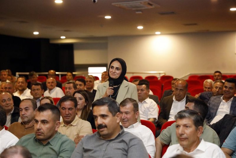 Başkan &ouml;z&ccedil;elik kurum amirleri ve muhtarlar ile bir araya geldi