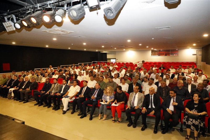Başkan &ouml;z&ccedil;elik kurum amirleri ve muhtarlar ile bir araya geldi