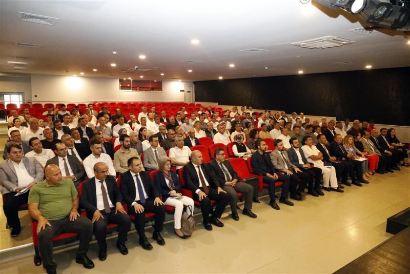 Başkan &ouml;z&ccedil;elik kurum amirleri ve muhtarlar ile bir araya geldi