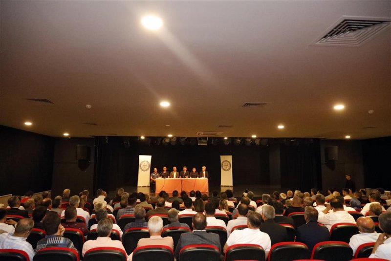 Başkan &ouml;z&ccedil;elik kurum amirleri ve muhtarlar ile bir araya geldi