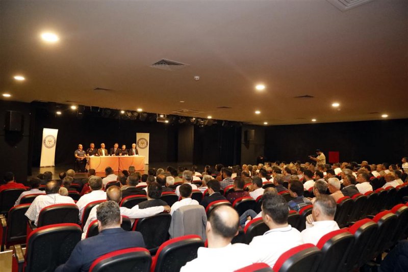 Başkan &ouml;z&ccedil;elik kurum amirleri ve muhtarlar ile bir araya geldi