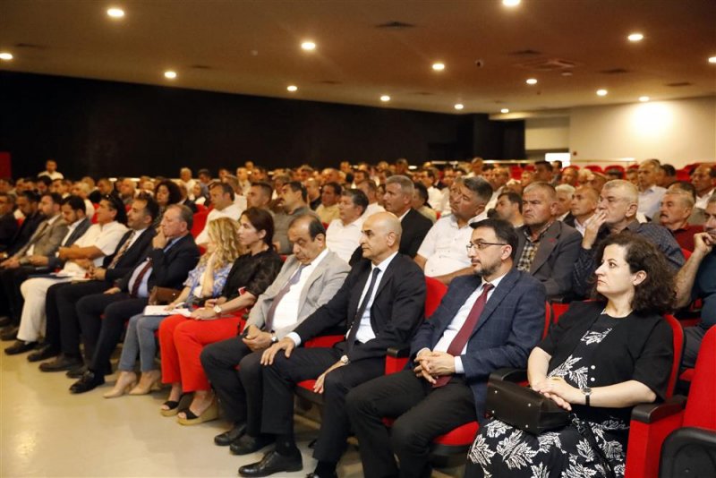 Başkan &ouml;z&ccedil;elik kurum amirleri ve muhtarlar ile bir araya geldi