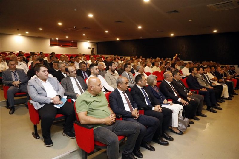 Başkan &ouml;z&ccedil;elik kurum amirleri ve muhtarlar ile bir araya geldi