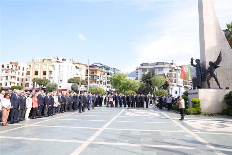 Başkan özçelik polis haftasını kutladı