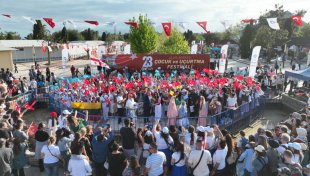 Büyükşehir Belediyesi 23 Nisan Çocuk Ve Uçurtma Festivali Sürüyor