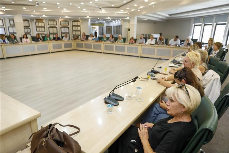 Yabancılar meclisi yeni belediye yönetimi ile ilk toplantısını yaptı