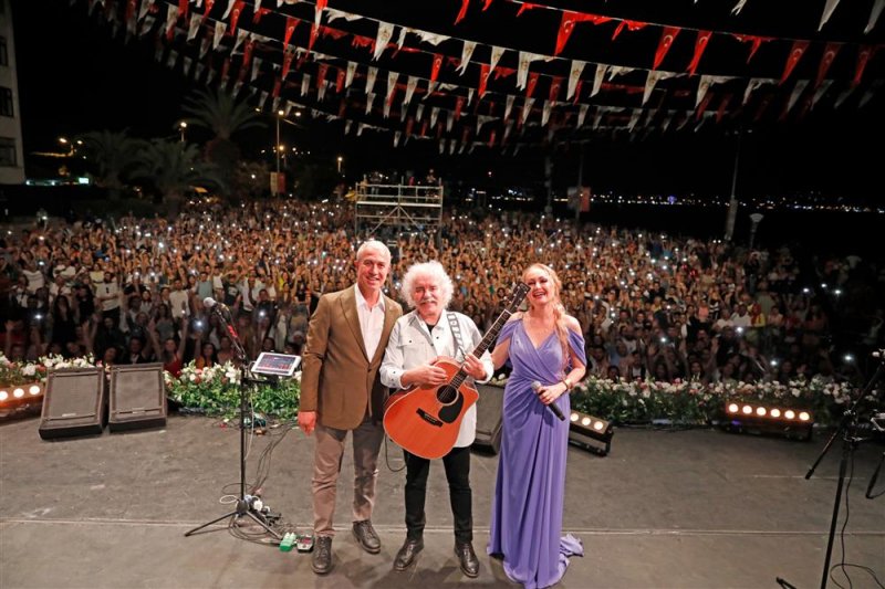 22. alanya uluslararası kültür sanat ve turizm festivali yeni türkü konseriyle sona erdi