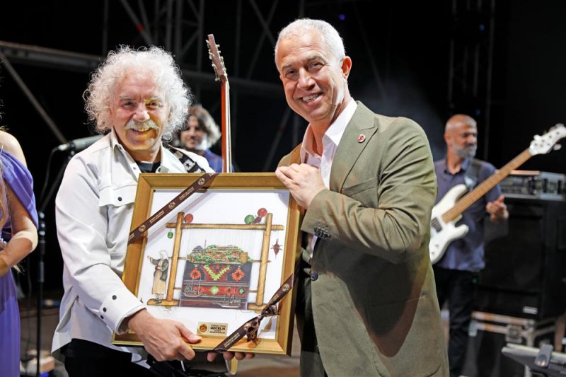 22. alanya uluslararası kültür sanat ve turizm festivali yeni türkü konseriyle sona erdi
