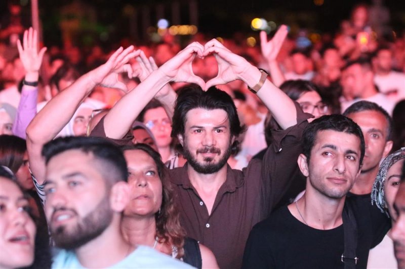 22. alanya uluslararası kültür sanat ve turizm festivali yeni türkü konseriyle sona erdi