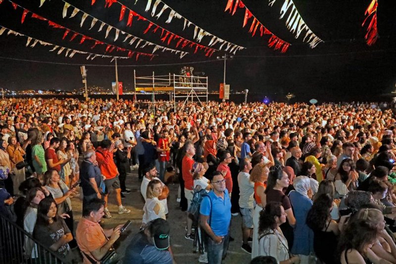 22. alanya uluslararası kültür sanat ve turizm festivali yeni türkü konseriyle sona erdi