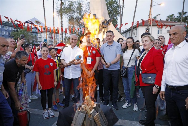Alanya belediyesi’nden muhteşem 19 mayıs kutlaması alanya fener alayı ve yüzyüzeyken konuşuruz konseriyle unutulmaz bir bayram yaşadı