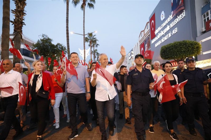 Alanya belediyesi’nden muhteşem 19 mayıs kutlaması alanya fener alayı ve yüzyüzeyken konuşuruz konseriyle unutulmaz bir bayram yaşadı