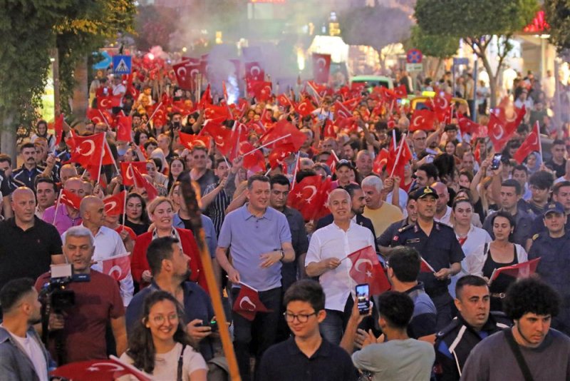 Alanya belediyesi’nden muhteşem 19 mayıs kutlaması alanya fener alayı ve yüzyüzeyken konuşuruz konseriyle unutulmaz bir bayram yaşadı