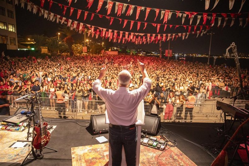 Alanya belediyesi’nden muhteşem 19 mayıs kutlaması alanya fener alayı ve yüzyüzeyken konuşuruz konseriyle unutulmaz bir bayram yaşadı