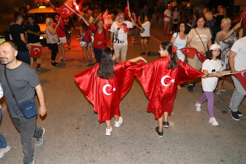 Alanya belediyesi’nden muhteşem 19 mayıs kutlaması alanya fener alayı ve yüzyüzeyken konuşuruz konseriyle unutulmaz bir bayram yaşadı