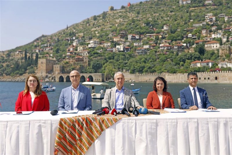 Başkan &ouml;z&ccedil;elik: alanya&rsquo;ya nefes veren değerleri sunacağız