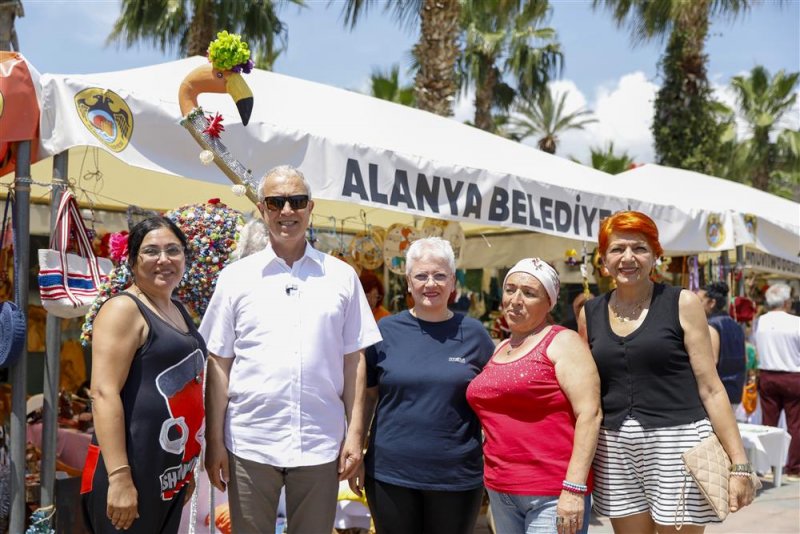 Başkan &ouml;z&ccedil;elik festival alanında stantları ve sergileri ziyaret etti