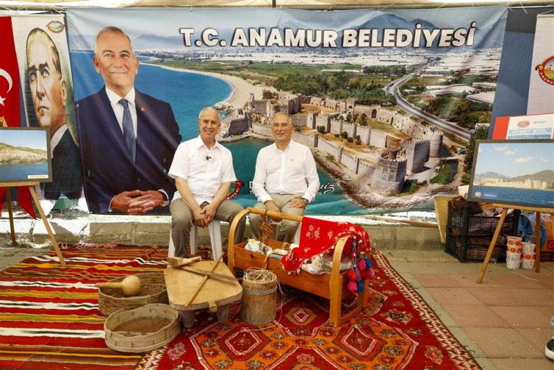 Başkan &ouml;z&ccedil;elik festival alanında stantları ve sergileri ziyaret etti