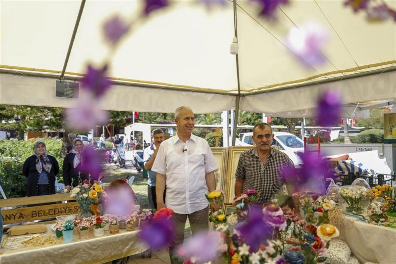 Başkan &ouml;z&ccedil;elik festival alanında stantları ve sergileri ziyaret etti