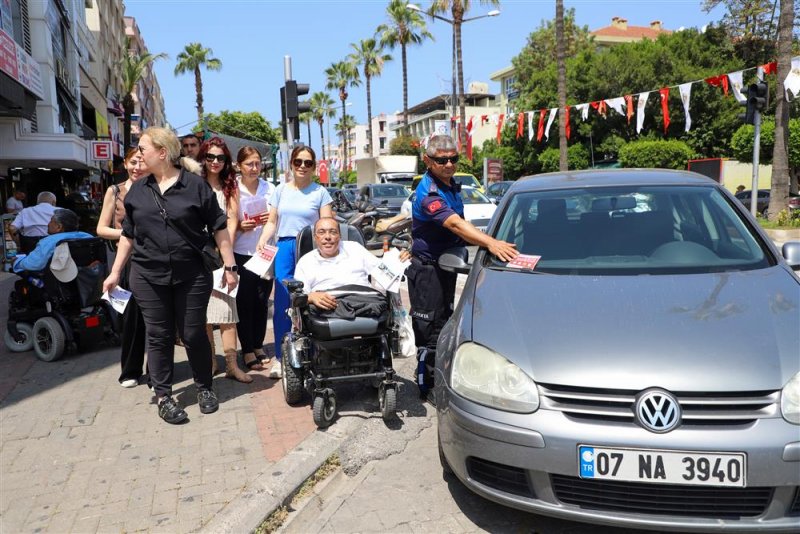 Engelsiz trafik için farkındalık broşürleri dağıtıldı