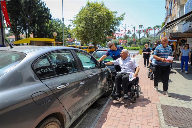 Engelsiz trafik için farkındalık broşürleri dağıtıldı