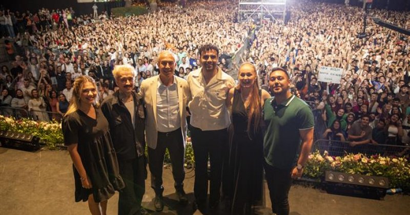 Festivalde sahne alan dj gökhan sakaltaş ve köfn grubu dinleyenleri coşturdu