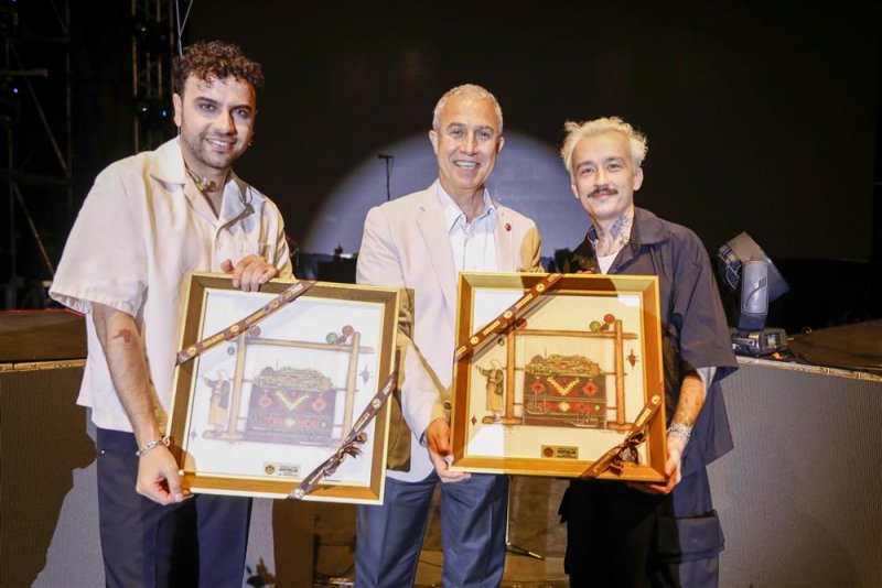 Festivalde sahne alan dj gökhan sakaltaş ve köfn grubu dinleyenleri coşturdu