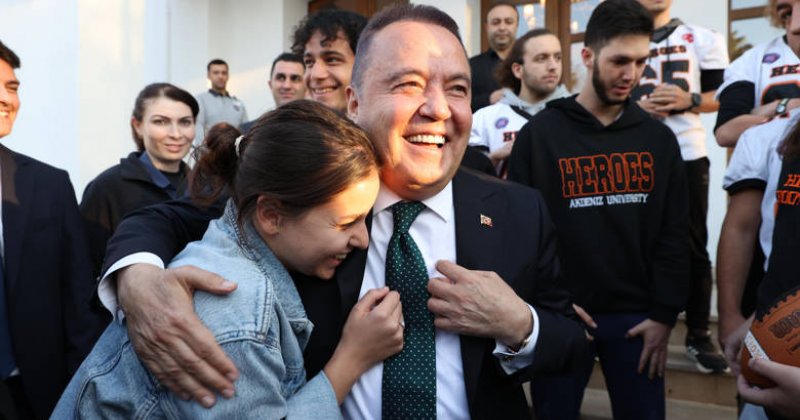 Herkesin Başkanı Muhittin Böcek Gençlerin De Yanında