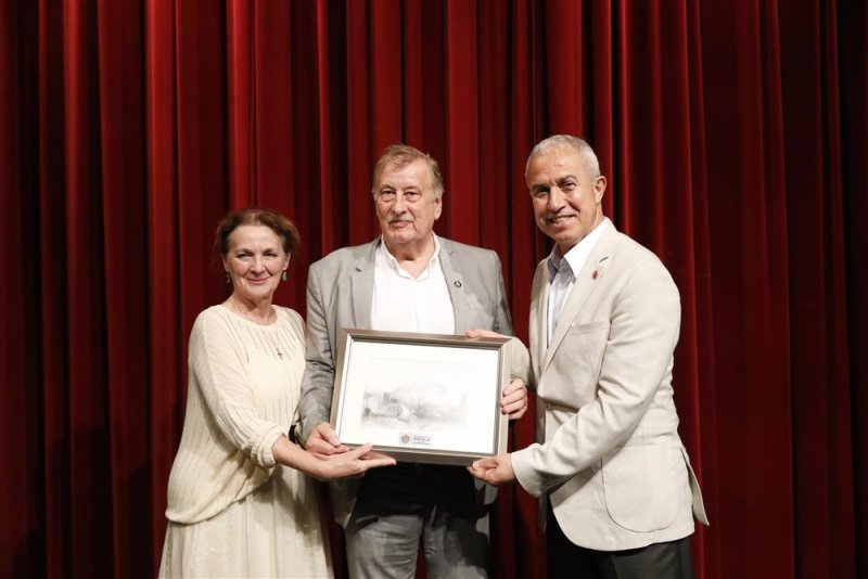 Macaristan ulusal dans topluluğu&rsquo;ndan muhteşem g&ouml;steri