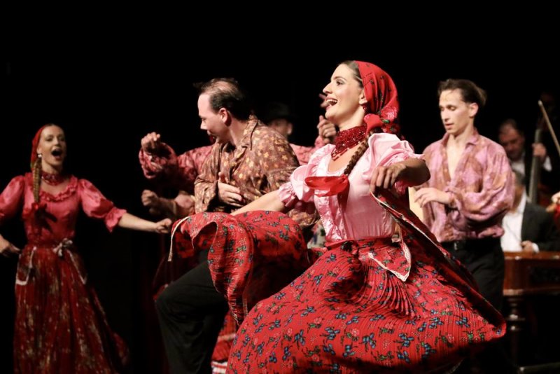 Macaristan ulusal dans topluluğu&rsquo;ndan muhteşem g&ouml;steri