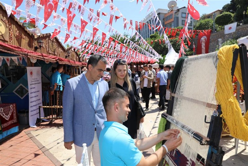 İşyurtları &uuml;r&uuml;n ve el sanatları fuarı alanya'da a&ccedil;ıldı