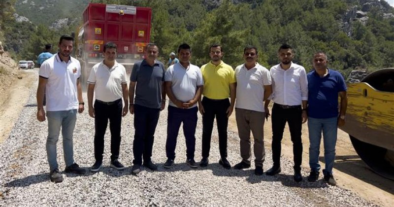 Alanya belediyesi’nden 4 mahalleyi bağlayan yolda asfalt çalışması