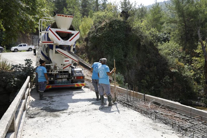 Alanya belediyesi 64 yıllık köprüyü yeniliyor