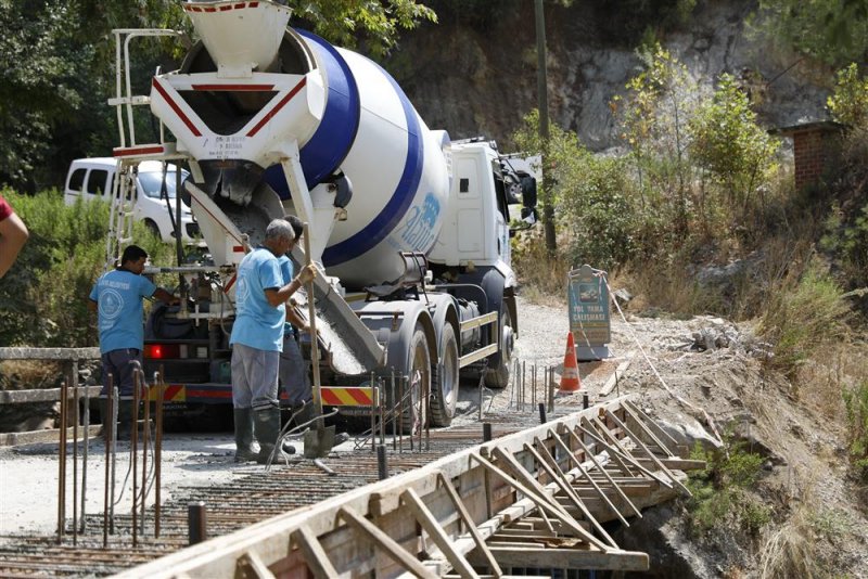 Alanya belediyesi 64 yıllık köprüyü yeniliyor