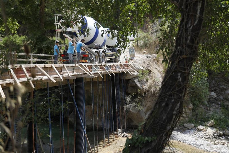 Alanya belediyesi 64 yıllık köprüyü yeniliyor
