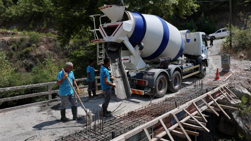 Alanya belediyesi 64 yıllık köprüyü yeniliyor