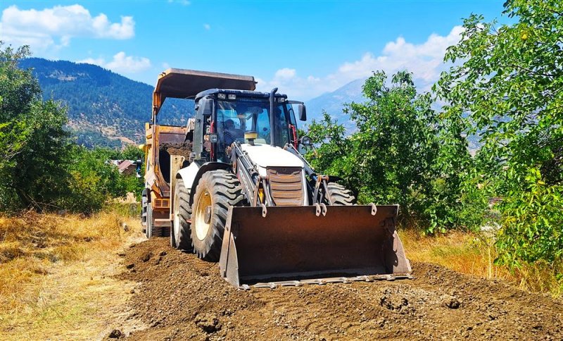 Alanya belediyesi’nden fiziksel engelli vatandaşın evine beton yol