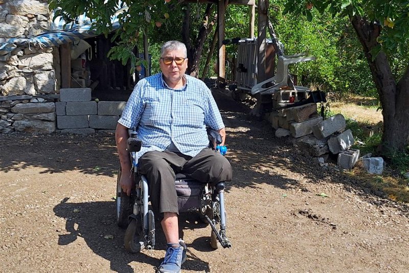 Alanya belediyesi’nden fiziksel engelli vatandaşın evine beton yol