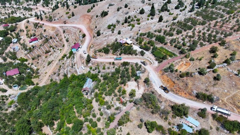 Alanya belediyesi’nden fiziksel engelli vatandaşın evine beton yol