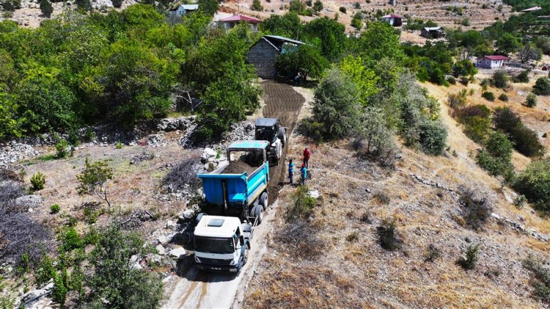 Alanya belediyesi’nden fiziksel engelli vatandaşın evine beton yol