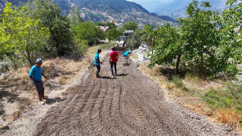 Alanya belediyesi’nden fiziksel engelli vatandaşın evine beton yol