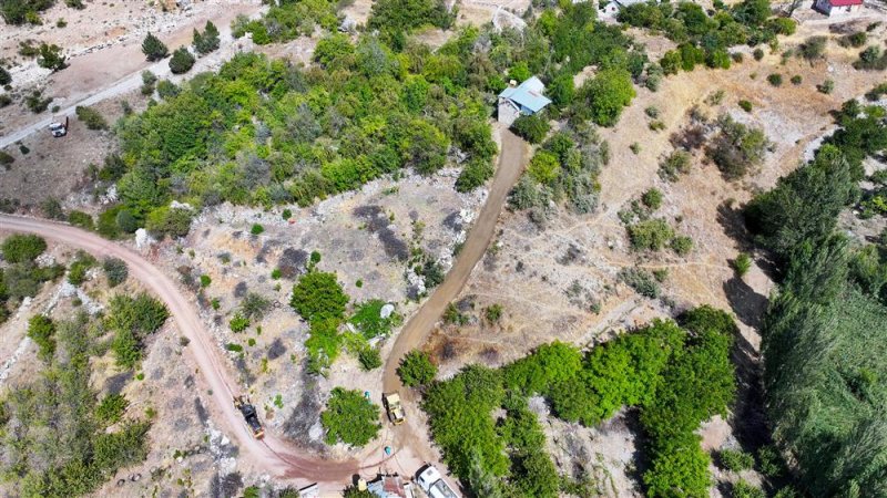 Alanya belediyesi’nden fiziksel engelli vatandaşın evine beton yol