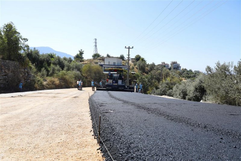 Alanya belediyesi’nden oba mahallesi’ne sıcak asfalt