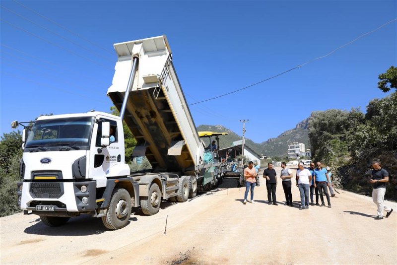 Alanya belediyesi’nden oba mahallesi’ne sıcak asfalt