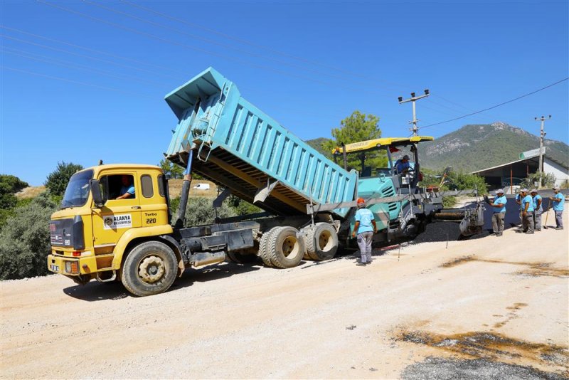 Alanya belediyesi’nden oba mahallesi’ne sıcak asfalt