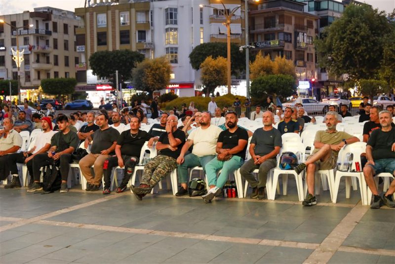 Alanya'da dev ekranda yarış heyecanı
