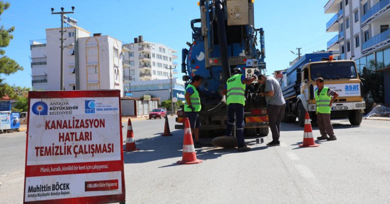 Asat Ekipleri Kepez’de Kanalizayon Hatlarını Temizliyor