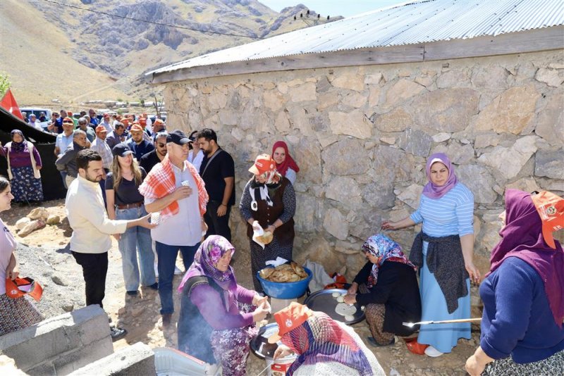 Başkan özçelik batı yaylalarında vatandaşlarla buluştu