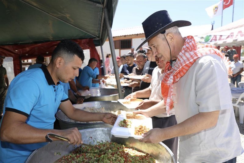Başkan özçelik batı yaylalarında vatandaşlarla buluştu